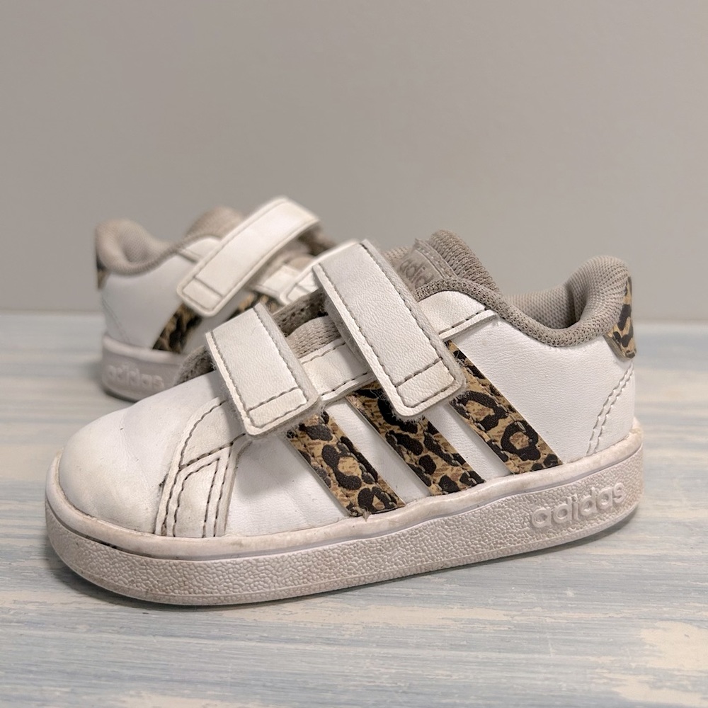 Adidas grand court animal print 3 stripe sneakers Velcro close size 5
